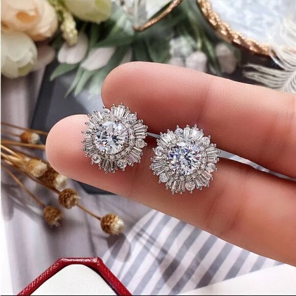 #23 Re-Stocked‼️Large Silver Crystal Stud Earrings - Picture 2 of 10